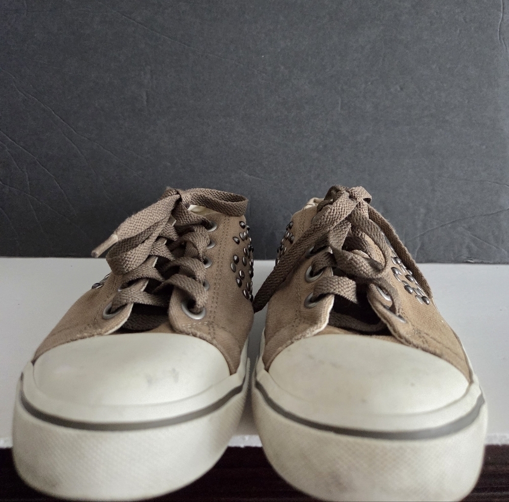 Juicy Couture Tan Canvas Sneakers with Studs Sz.6,5 - Picture 5 of 7